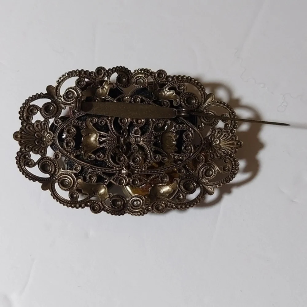 Steampunk Brooch Perfect for your funky outfits - Picture 4 of 9